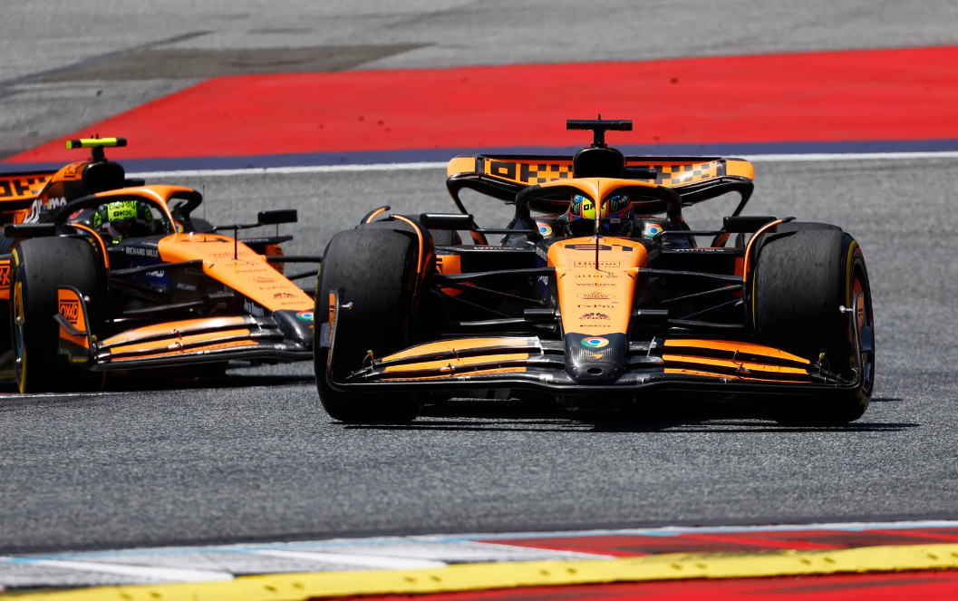 Les McLaren en forme © McLaren