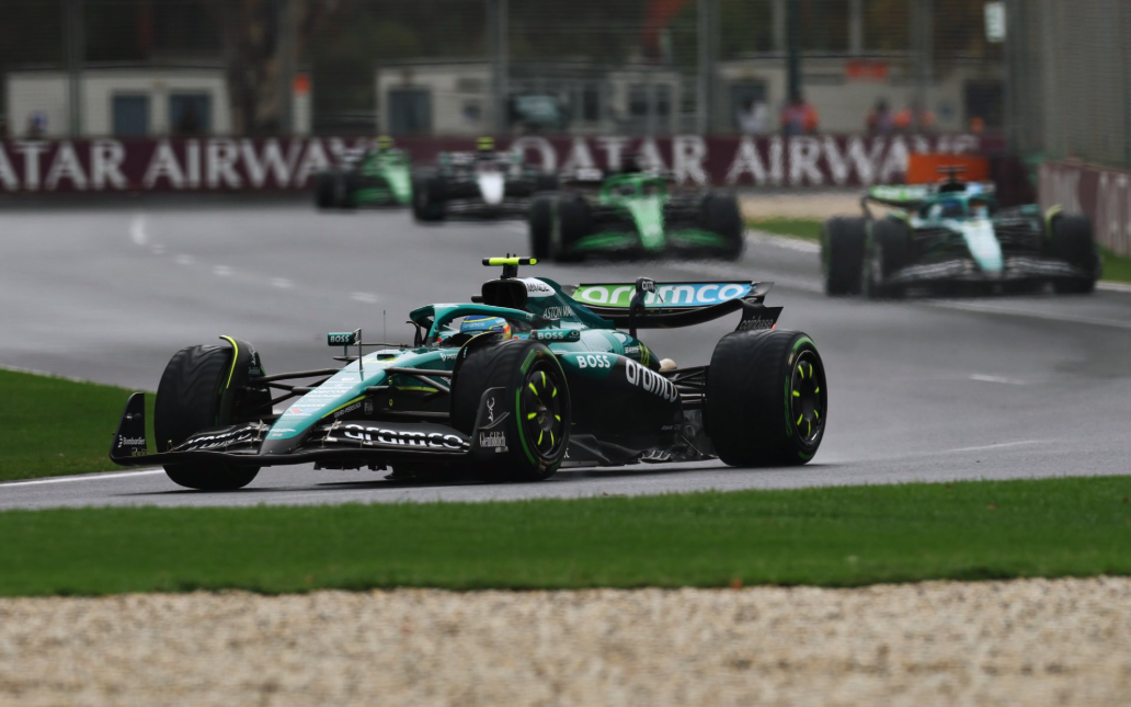 Alonso est aussi parti à la faute © Aston Martin F1